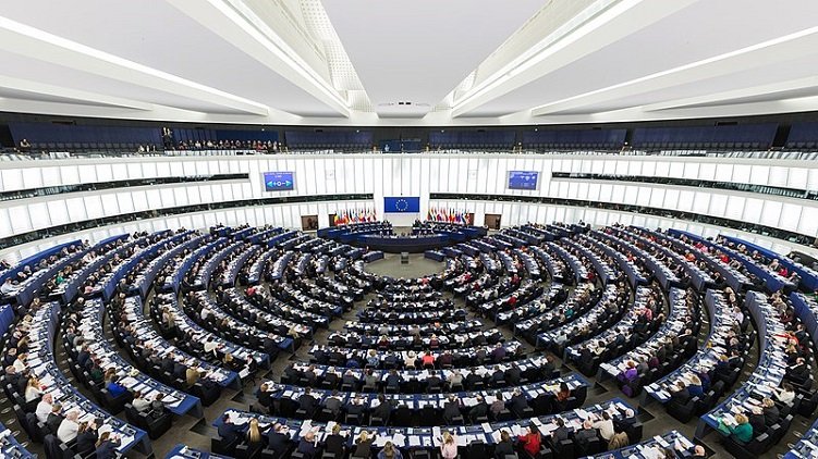 Svoboda internetu prozatím nedotčena, směrnice o autorském právu europarlamentem neprošla