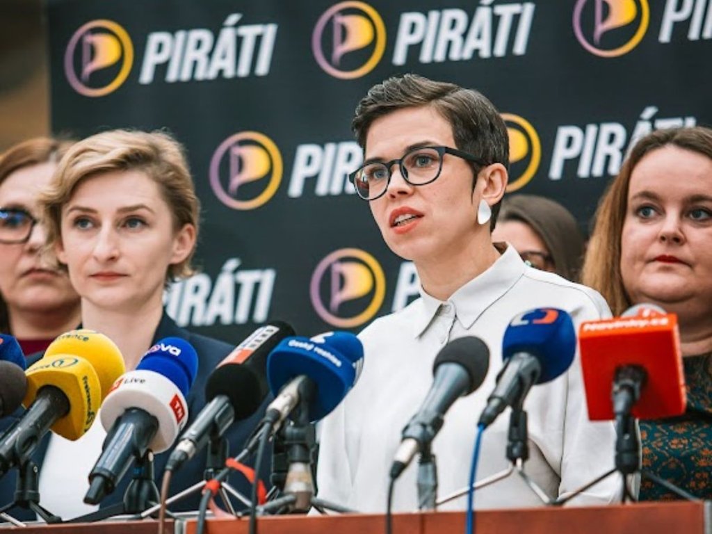 Vláda krátí podporu lidem, kteří přijdou o práci. O změnách debatovali odborníci, zaměstnavatelé i odbory